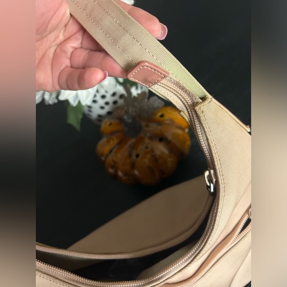 Authentic GUCCI y2 Jackie Shoulder Bag TwoTone Creamy Taupe Canvas/Leather - Picture 10 of 16